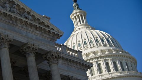 Congresistas hispanos califican de extremista el plan migratorio de republicanos.