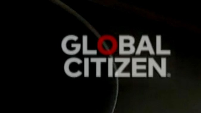 Céline Dion actuando en una trasmisión en vivo.