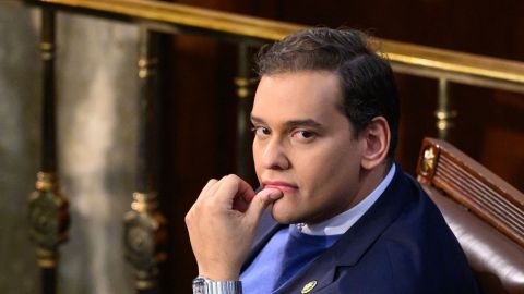 Excongresista George Santos vende mensajes personalizados a $200 dólares tras expulsión de la Cámara