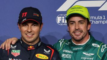 Fernando Alonso compartió premio a la 'mejor acción del año 2023' con Checo Pérez