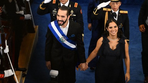 "El Salvador cambió para siempre": Nayib Bukele envió mensaje de Navidad junto a su esposa e hijas