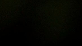 Paula Abdul posando en una alfombra roja.