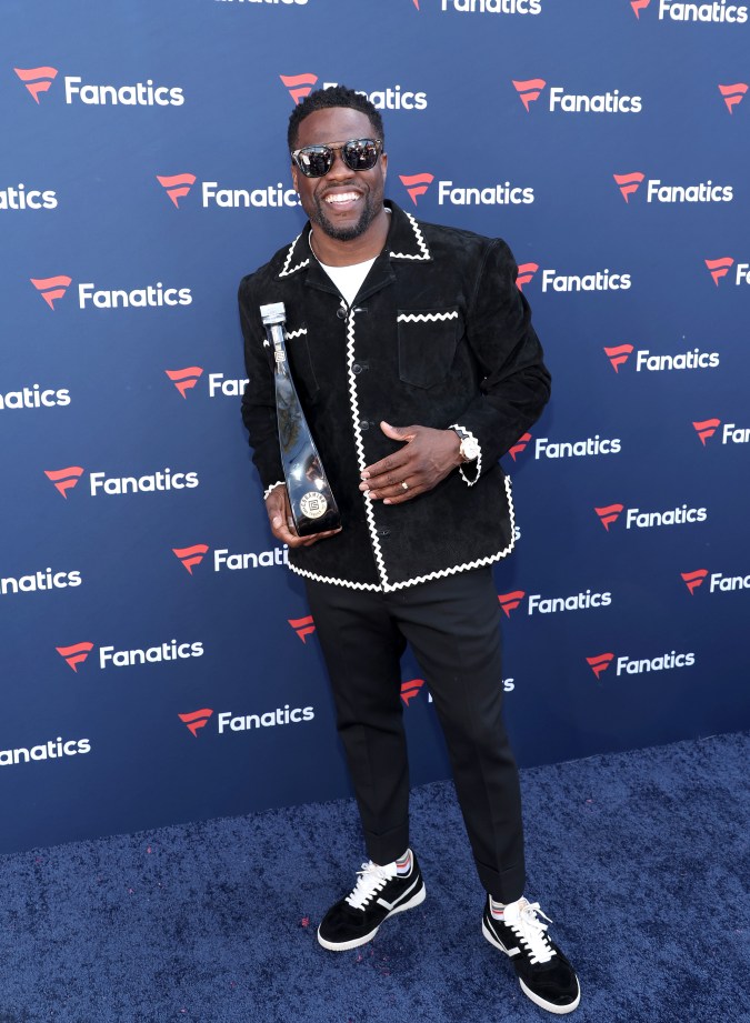Kevin Hart participando en un evento.