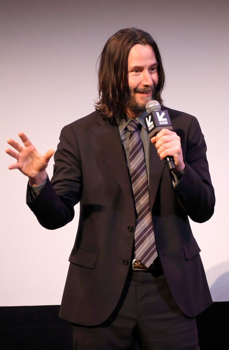Keanu Reeves participando en un evento.