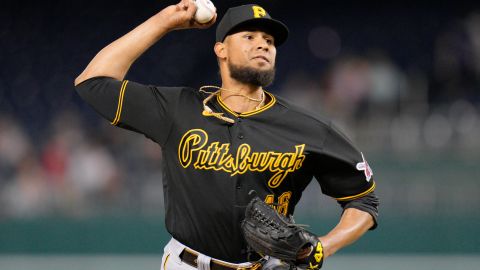 Yohan Ramírez durante un encuentro ante Washington Nationals.