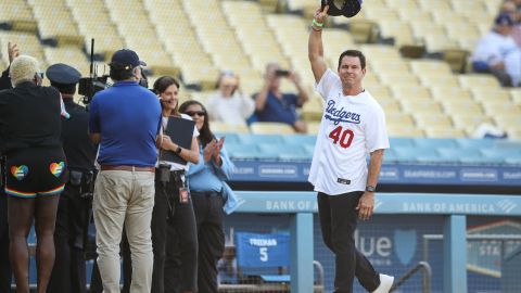 Billy Bean en la previa de un encuentro ante San Francisco Giants.