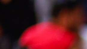 Migrantes en las afueras del Hotel Roosevelt de NYC el 31 de julio de 2023, para tratar de conseguir alojamiento temporal.