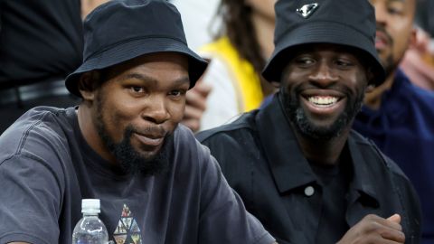 Kevin Durant y Draymond Green en un juego de exhibición de la FIBA World Cup entre Puerto Rico y Estados Unidos.