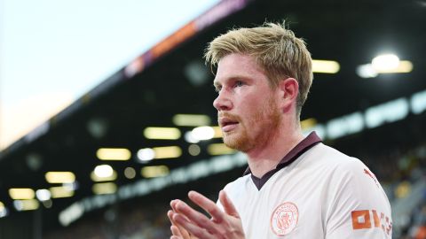 Kevin De Bruyne ha estado fuera de las canchas debido a una lesión.