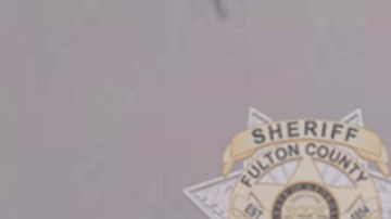 Para las personas que compren 47 tarjetas digitales, las tarjetas físicas tendrán 2.074 piezas del traje del Donald Trump de la fotografía policial.