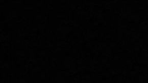 Jenna Ortega participando en una alfombra roja.