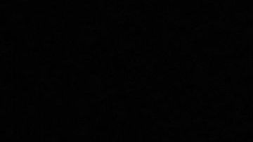 Jenna Ortega participando en una alfombra roja.