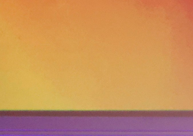 Jennifer López posando en la alfombra roja de un evento.