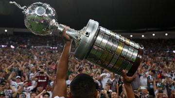 Fluminense levantando la Copa Libertadores.