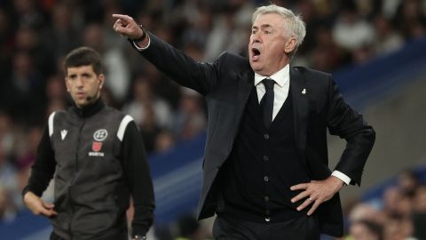 Carlo Ancelotti durante un encuentro ante el Valencia por LaLiga española.