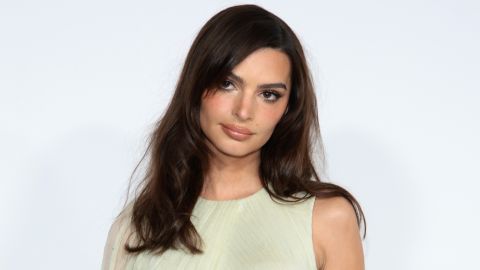 La modelo Emily Ratajkowski decoró por Navidad su hogar en Nueva York.