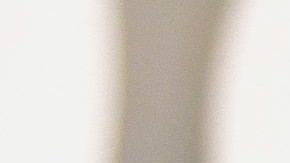 Salma Hayek posando en una alfombra roja.