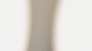 Salma Hayek posando en una alfombra roja.