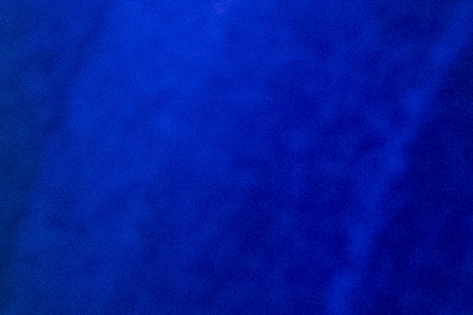 Dua Lipa participando en un programa.