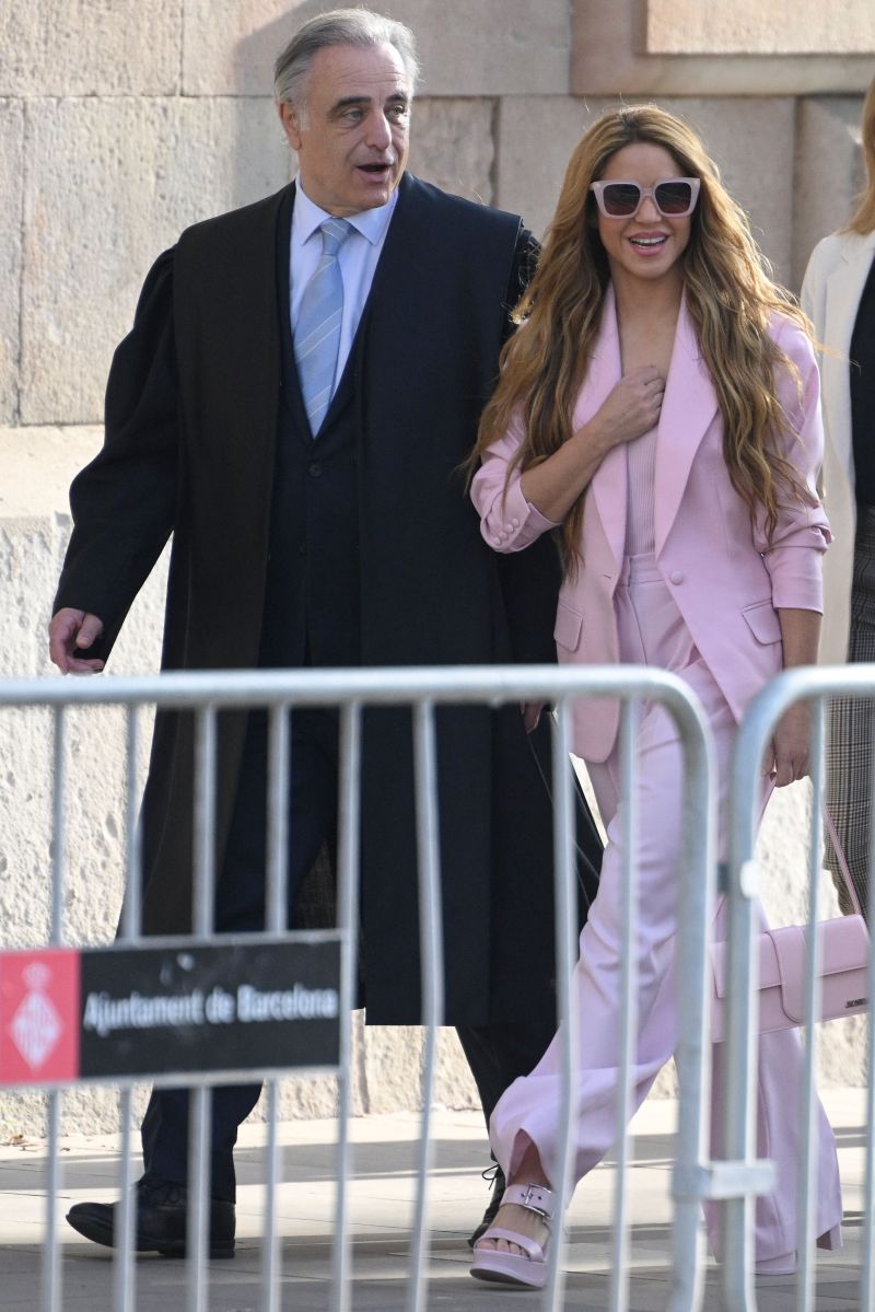 Shakira saliendo de su juicio en Barcelona.