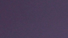 Peso Pluma posando en la alfombra roja de los Latin Grammy 2023.