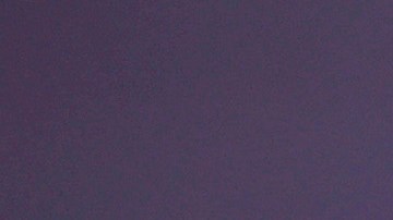 Peso Pluma posando en la alfombra roja de los Latin Grammy 2023.