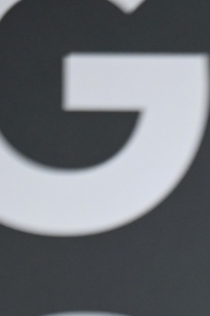 Karol G posando en la alfombra roja de los Latin Grammy 2023.