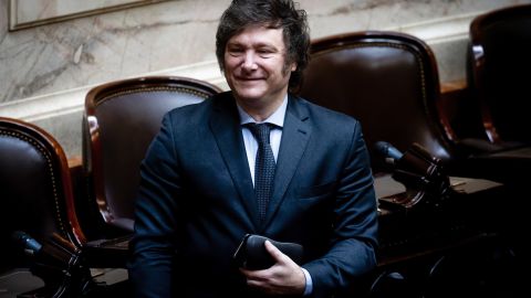 Milei asumirá el 10 de diciembre la Presidencia de Argentina, después de tener como bandera la dolarización.