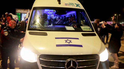 Esta información surge luego de que Israel informara que Hamás le suministró pastillas tranquilizantes a rehenes antes de entregarlos.