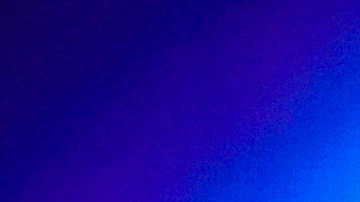 Enrique Iglesias actuando en un show en vivo.