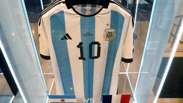 La camisa con la que Messi se proclamó campeón del mundo en Qatar 2022 ahora reposará en el Museo de Rafael Nadal ubicado en Mallorca, España.