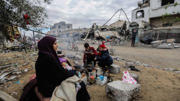 As Gaza Ceasefire Holds, Residents Seek Food, Fuel And Other Aid