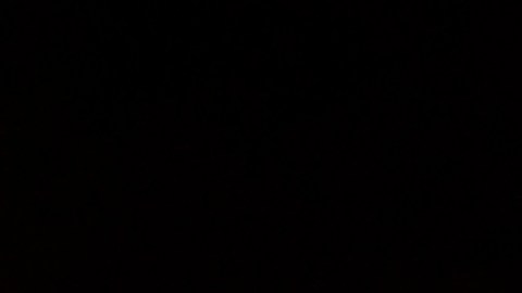 Eugenio Derbez posando en una alfombra roja.