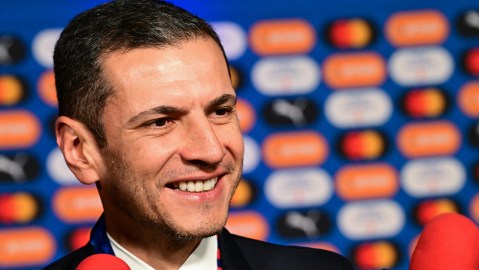 El entrenador mexicano felicitó a Raúl Jiménez por el buen momento que vive dentro de la Premier League.