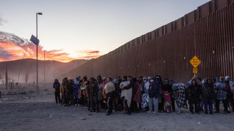 Congresista pidió a Biden evitar el cierre de la frontera de Arizona con México y asignar más recursos