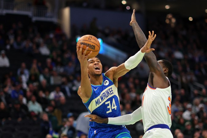 New York Knicks quedaron eliminados del In-Season Tournament al caer ante Milwaukee Bucks