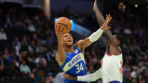 New York Knicks quedaron eliminados del In-Season Tournament al caer ante Milwaukee Bucks