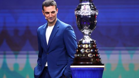 El entrenador argentino afirmó que sigue estudiando la posibilidad de abandonar la selección.