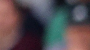 Aitor Ruibal y Jude Bellingham se saludan en el partido entre el Real Madrid y el Real Betis.