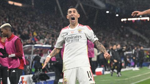 Ángel Di María celebra su gol olímpico ante el Salzburg.