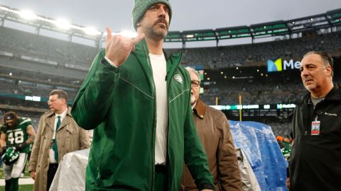 Aaron Rodgers fue uno de los espectadores del encuentro entre New York Jets y Houston Texans.