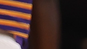 Jusuf Nurkic en el suelo luego de haber recibido el golpe de Draymond Green.