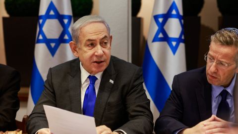 Netanyahu dijo: "Puedo darles una garantía: no nos detendremos" hasta liberarlos.