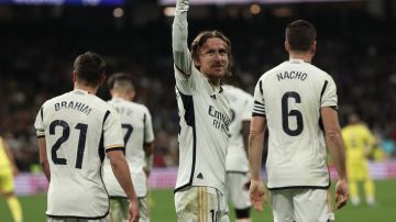 Luka Modric (C) fue la gran estrella del Real Madrid con gol y asistencia ante Villarreal.