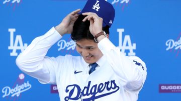Shohei Ohtani en la presentación como nuevo jugador de los Dodgers.