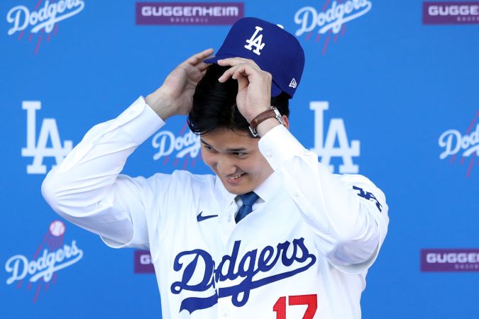 Shohei Ohtani en la presentación como nuevo jugador de los Dodgers.