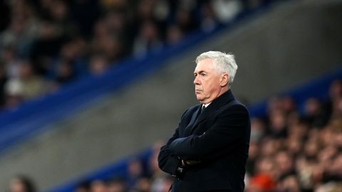 Carlo Ancelotti dirige a su plantilla durante un encuentro ante Villarreal.