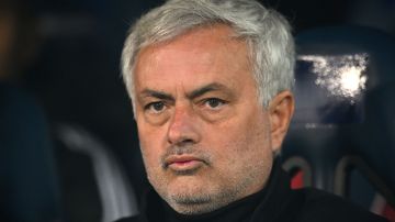 Mourinho no oculta su decepción por la derrota 2-0 que sufrió la Roma ante Bolonia.