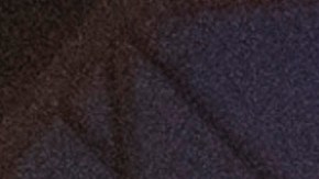 Un agente de la Patrulla Fronteriza vigila a más de 2.000 migrantes en un centro de procesamiento de campo en Eagle Pass, Texas.