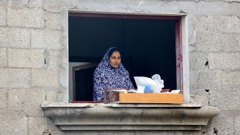 Cientos de miles de familias huyen del centro de Gaza.